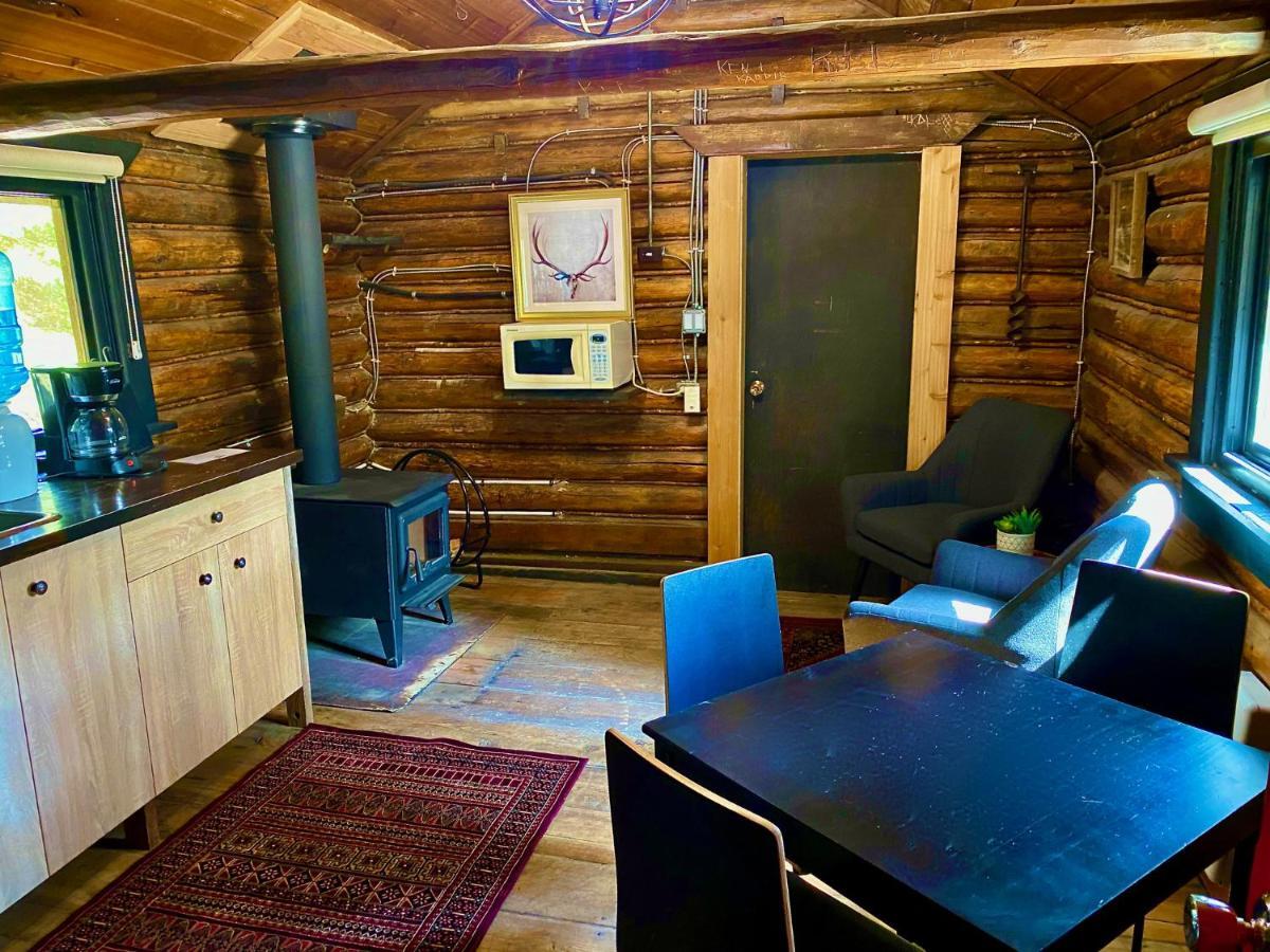 Chute Lake Lodge Naramata Exteriör bild